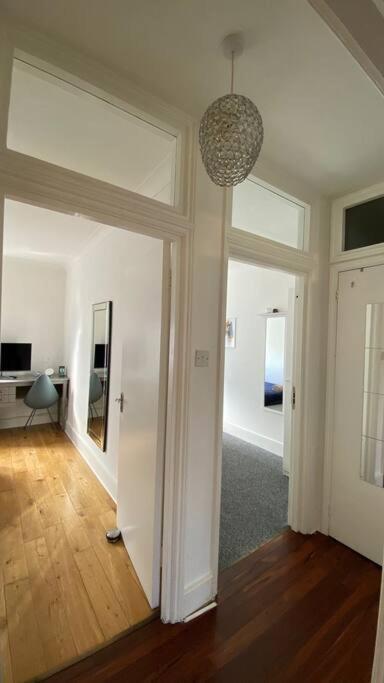 2 Bedroom Flat In Camberwell Green - Central Location With Excellent Connections To Tourist Attractions And Main London Airports エクステリア 写真