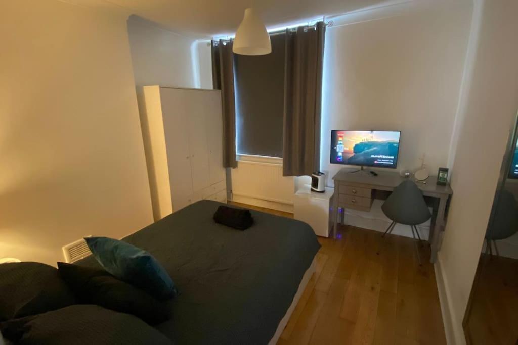 2 Bedroom Flat In Camberwell Green - Central Location With Excellent Connections To Tourist Attractions And Main London Airports エクステリア 写真