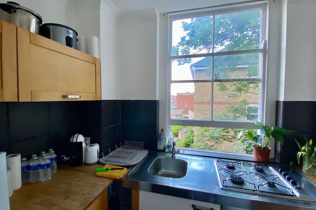 2 Bedroom Flat In Camberwell Green - Central Location With Excellent Connections To Tourist Attractions And Main London Airports エクステリア 写真