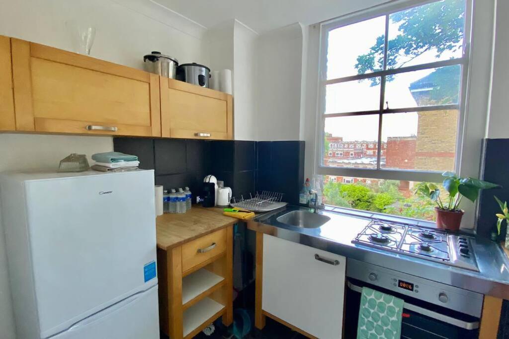 2 Bedroom Flat In Camberwell Green - Central Location With Excellent Connections To Tourist Attractions And Main London Airports エクステリア 写真